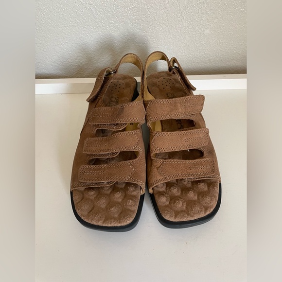 Cobbie Cuddlers Women's Sandals size 7 Wide - Picture 1 of 6
